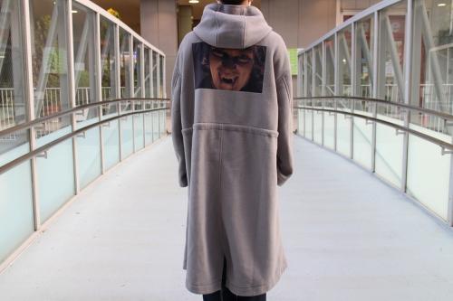 アンダーカバーのポーラフリースパッチプリントモッズコート