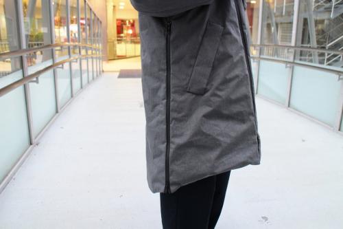 ダウンコートのグレー