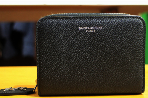 ラグジュアリーブランドのSaint Laurent Paris