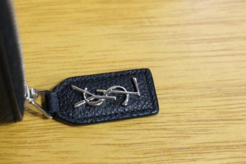 サンローランパリのランドファスナーミニウォレット