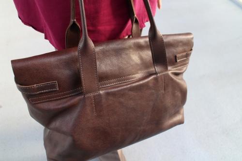 トートバッグのブラウン