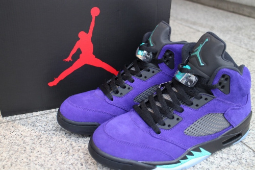 スニーカーのNIKE