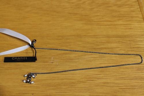 シャネルのペイントココマークネックレス