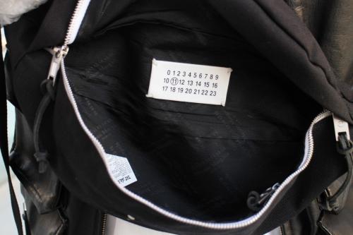 ボディーバッグのブラック