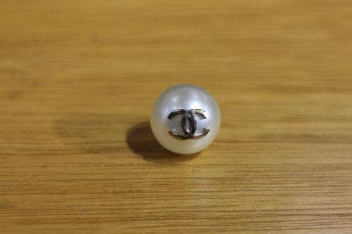 シャネルのパールモチーフココマークピアス