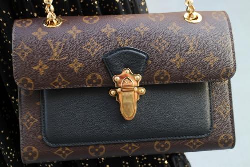 ルイ ヴィトン　のチェーンショルダーバッグ