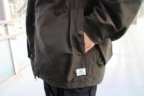 フーデッドジャケットのオリーブ