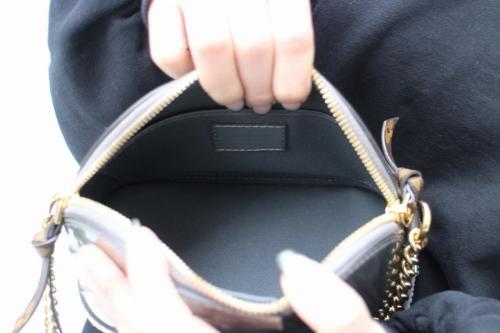 ショルダーバッグのシルバー