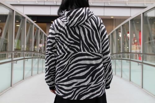 ザノースフェイス パープルレーベルのゼブラプリントマウンテンウィンドウパーカー