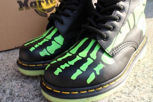 ト゛クターマーチンの8ホールブーツ