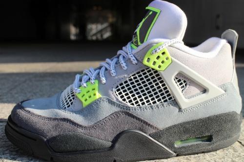 ハイカットスニーカーのAIR JORDAN 4 RETRO SE