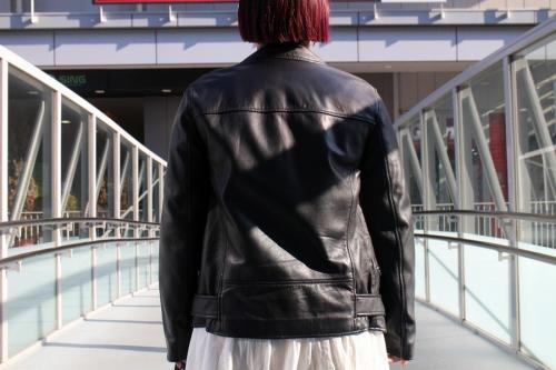 シープスキンジャケットのブラック