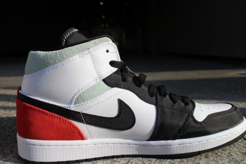 AIR JORDAN 1