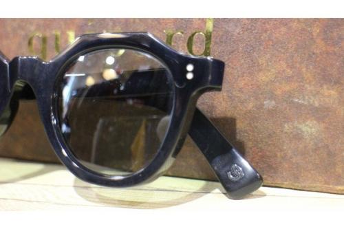 サングラスのブラック