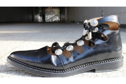 ギリーシューズのブラック