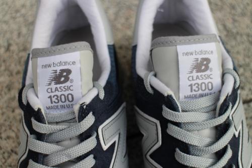 スニーカーの1300
