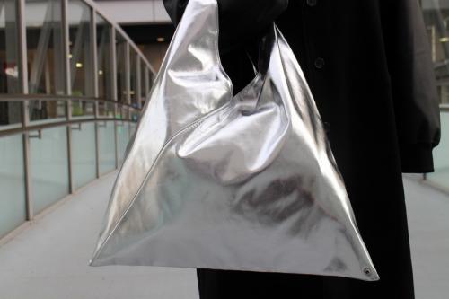 エムエムシックス メゾンマルジェラのトライアングルバッグ