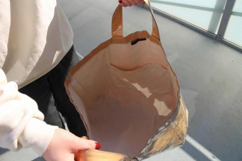 PVCトートバッグのベージュ