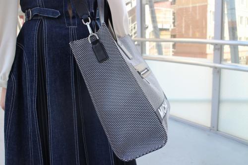 ロゴトートバッグのブラック