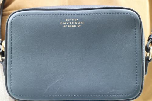 スマイソンのクロスボディーバッグ