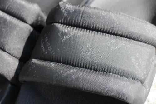 メゾンマルジェラ 22のシャワーサンダル