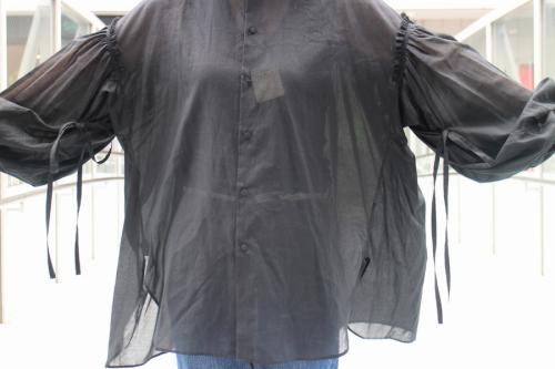 ボリュームスリープギャザーブラウスのブラック