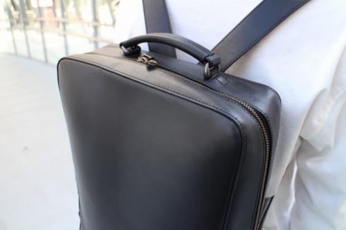 アンティークスクエアレザーバックパックのブラック