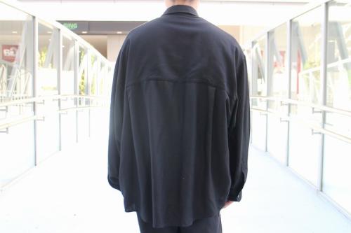 グラフペーパーのビスコースレギュラーカラービッグスリーブシャツ