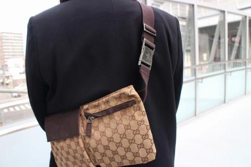 ウエストバッグのベージュ