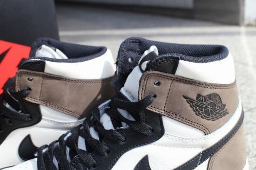 AIR JORDAN 1 RETRO HIGH OGのブラウン×ホワイト