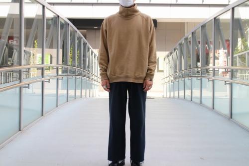 グラフペーパー × ループウィラーのハイネックスウェット