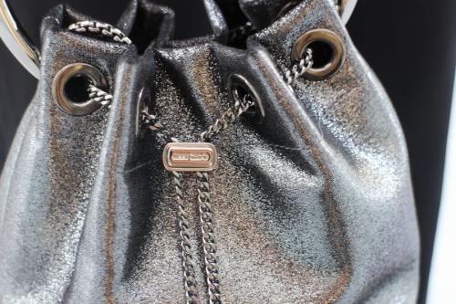 ジミーチュウのバケツバッグ