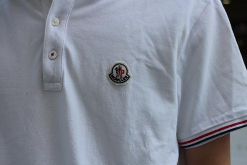 ポロシャツのホワイト