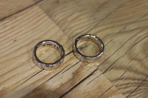 2連シルバーリングの槌目模様