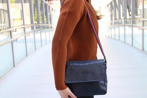 GGインプリメショルダーバッグのネイビー