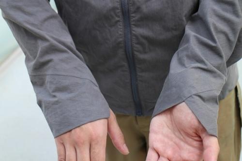 イソゴンフーデットジャケットのグレー