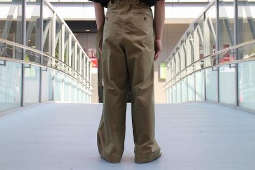 オーラリーのフィンクスベルテッドパンツ