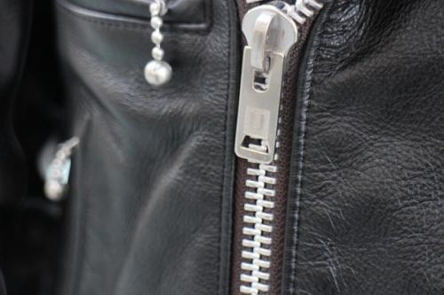 レザーライダースジャケットのブラック