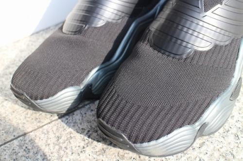 エンポリオアルマーニのオーバーサイズイーグルソックススニーカー