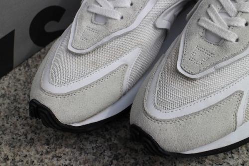 イソのスニーカー