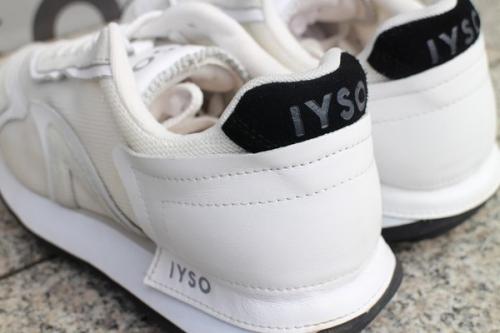 スニーカーのホワイト