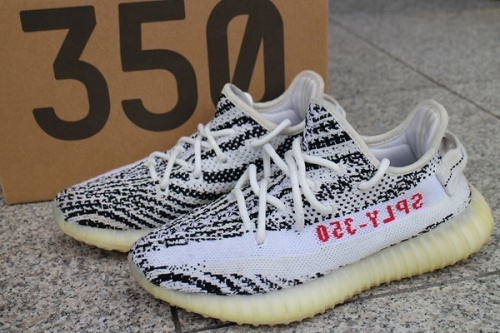 スニーカーのadidas