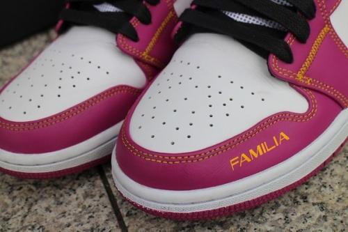 ナイキのミドルカットスニーカー