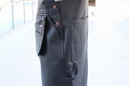 エコレザーオーバーオールのブラック