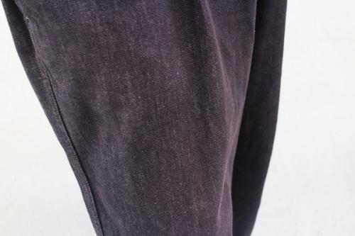 グラフペーパーのカラーファストデニムベルテットパンツ