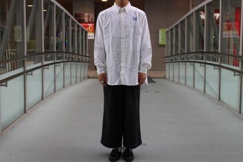 ニードルス×ビームスのワンポイント刺繍ボタンダウンシャツ