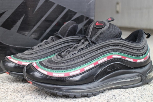 コラボ・別注アイテムのNIKE×UNDEFEATED