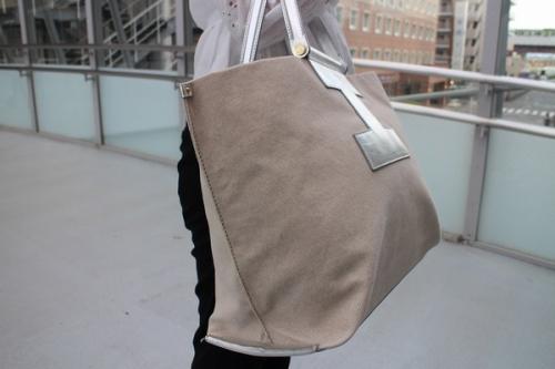 イアクッチの切替トートバッグ