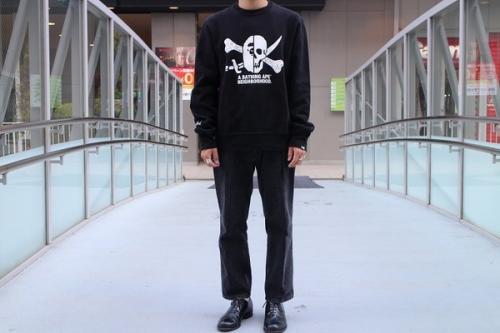 アベイシングエイプ×ネイバーフッドのプリントクルーネックスウェット