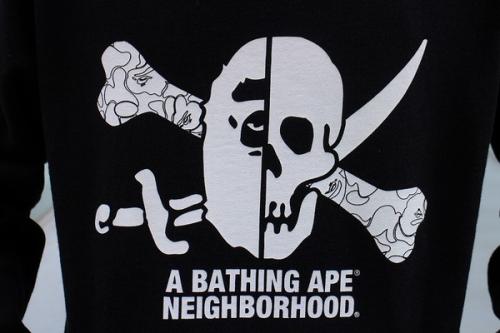 プリントクルーネックスウェットのブラック